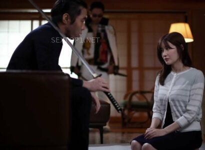 Chồng vỡ nợ, vợ lén lút đến nhà chủ nợ mỗi cuối tuần để bán thân cứu chồng Chồng vỡ nợ, vợ lén lút đến nhà chủ nợ mỗi cuối tuần để bán thân cứu chồng
